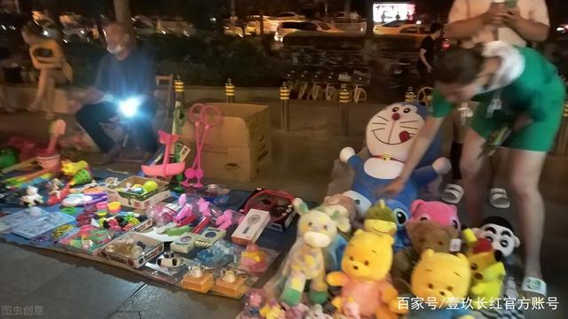 校園玩具地?cái)偰耆氚偃f 揭秘大學(xué)生創(chuàng)業(yè)背后的精細(xì)化運(yùn)營之道